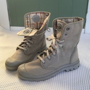 Palladium canvas boots